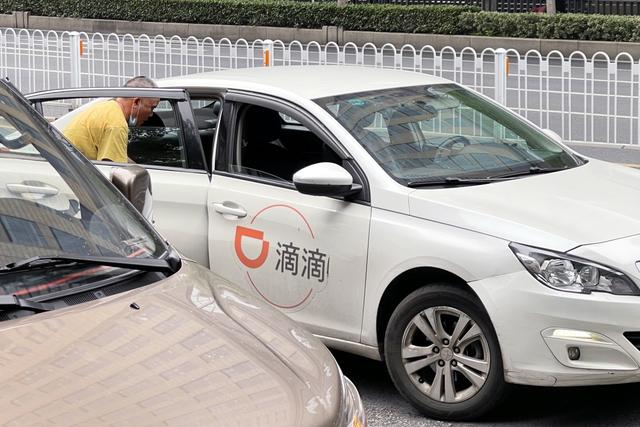成都網(wǎng)約車GPS續(xù)費,網(wǎng)約車車證,營運證免費年審,請聯(lián)系成都金牌GPS科技