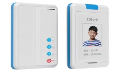 教育部禁止中小學(xué)學(xué)生帶手機(jī)，4G通話胸牌GPS脫穎而出